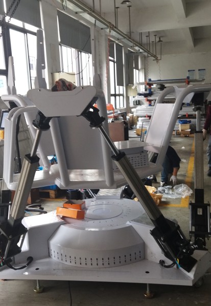 六自由度电动动感赛车模拟.jpg 六自由度电动动感赛车模拟.jpg