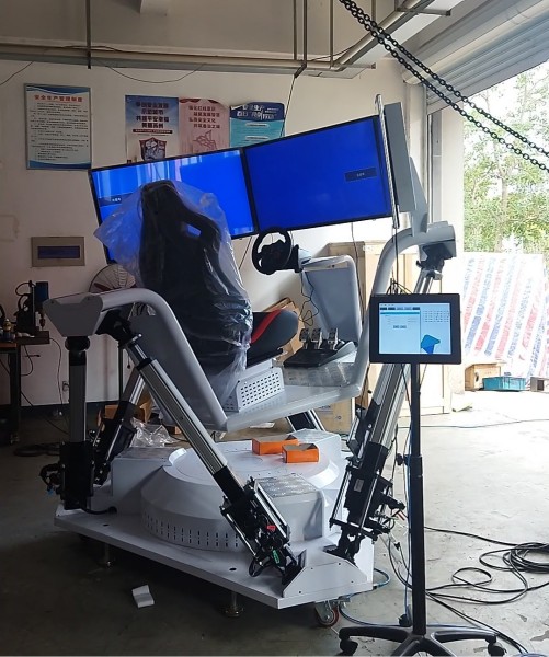 六自由度电动动感赛车模拟.jpg 六自由度电动动感赛车模拟.jpg